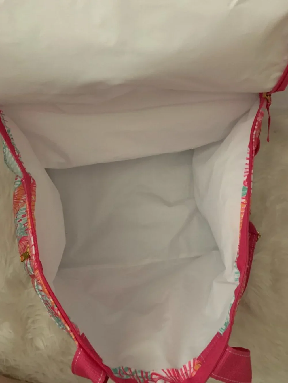 LILLY PULITZER Oh Shello Insulated Cooler in Hot Pink Multi